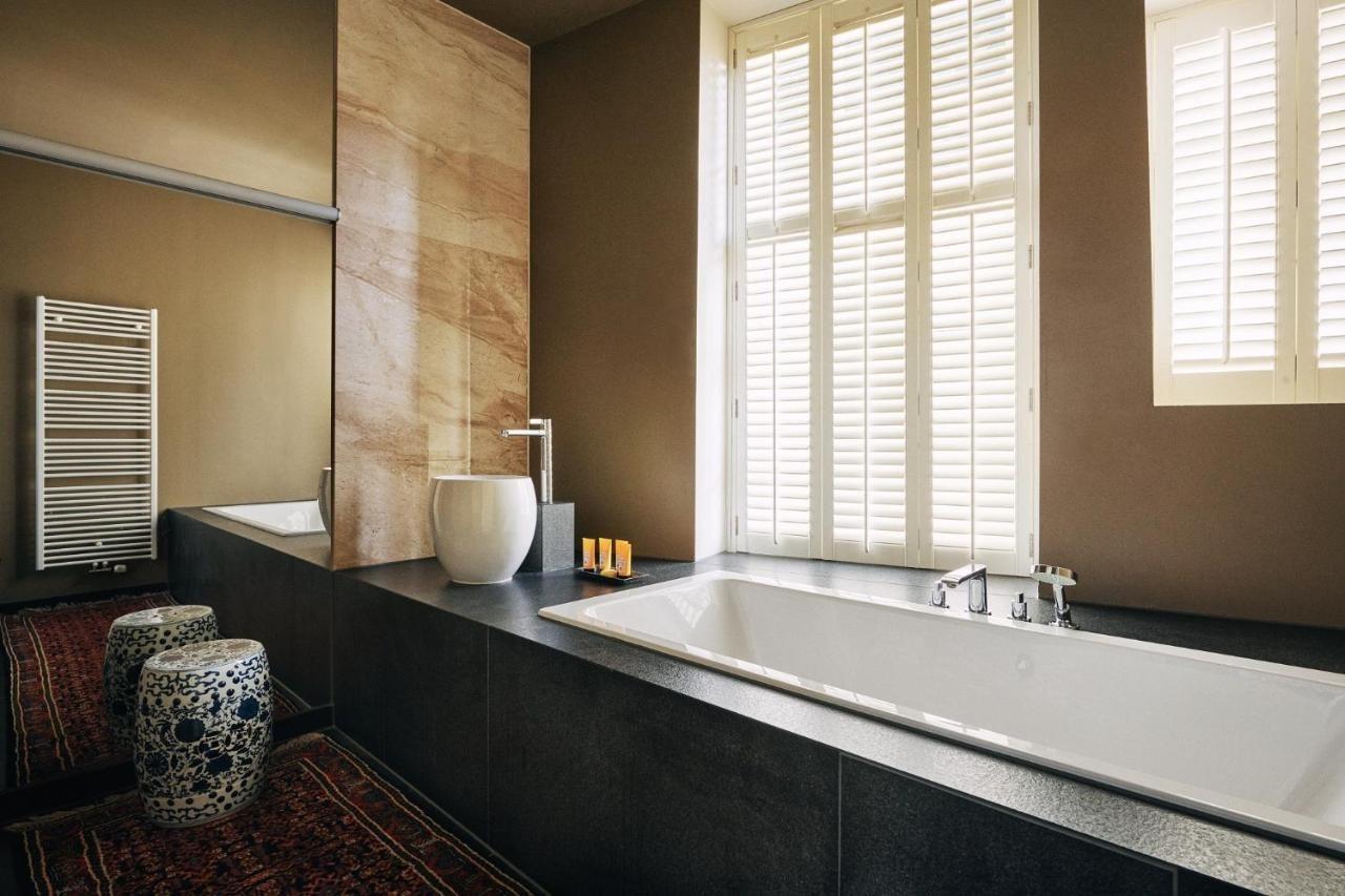 Prinsenhof Groningen Exterior photo Bathroom with shutters