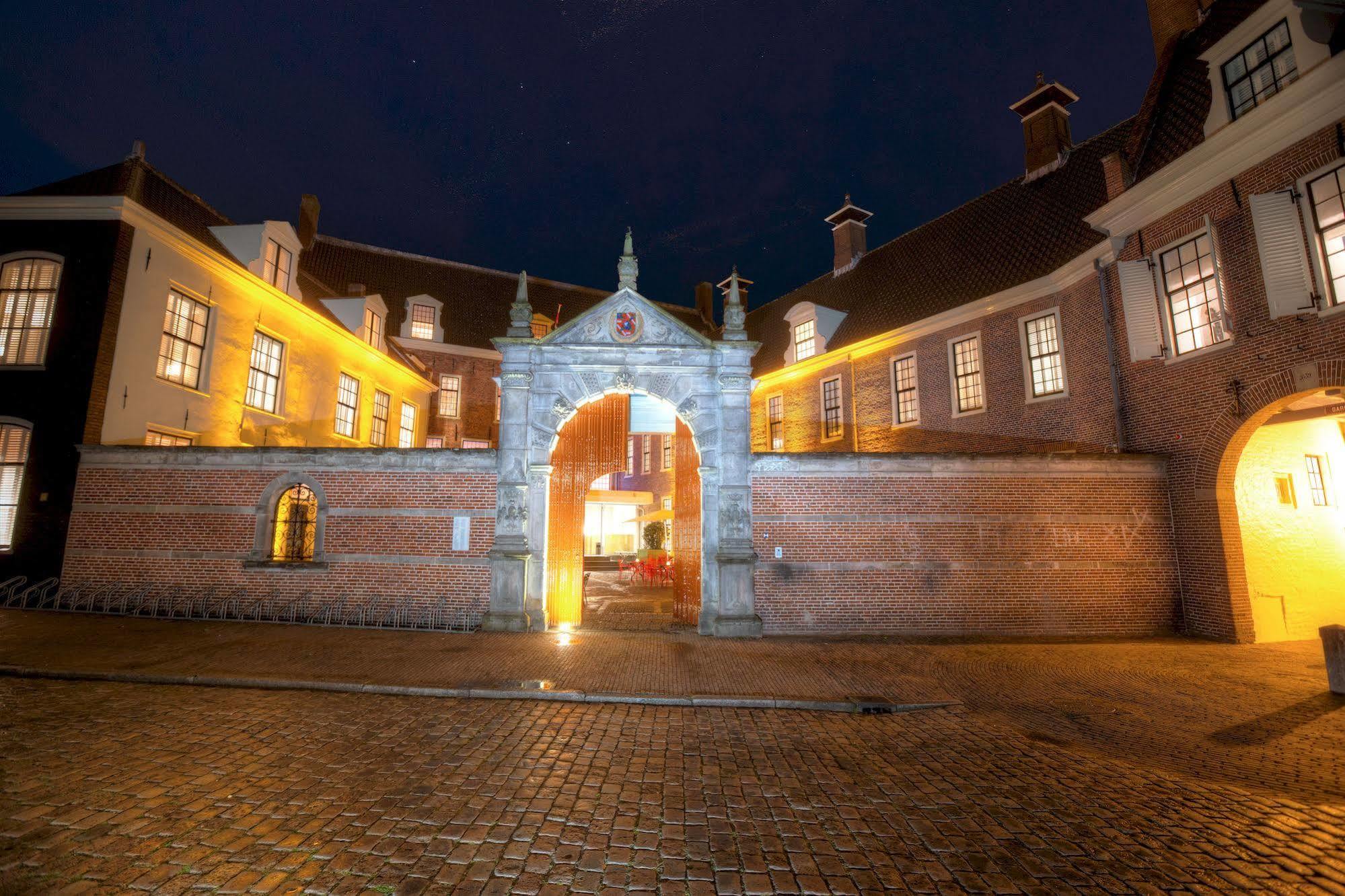 Prinsenhof Groningen Exterior photo The gate of the castle