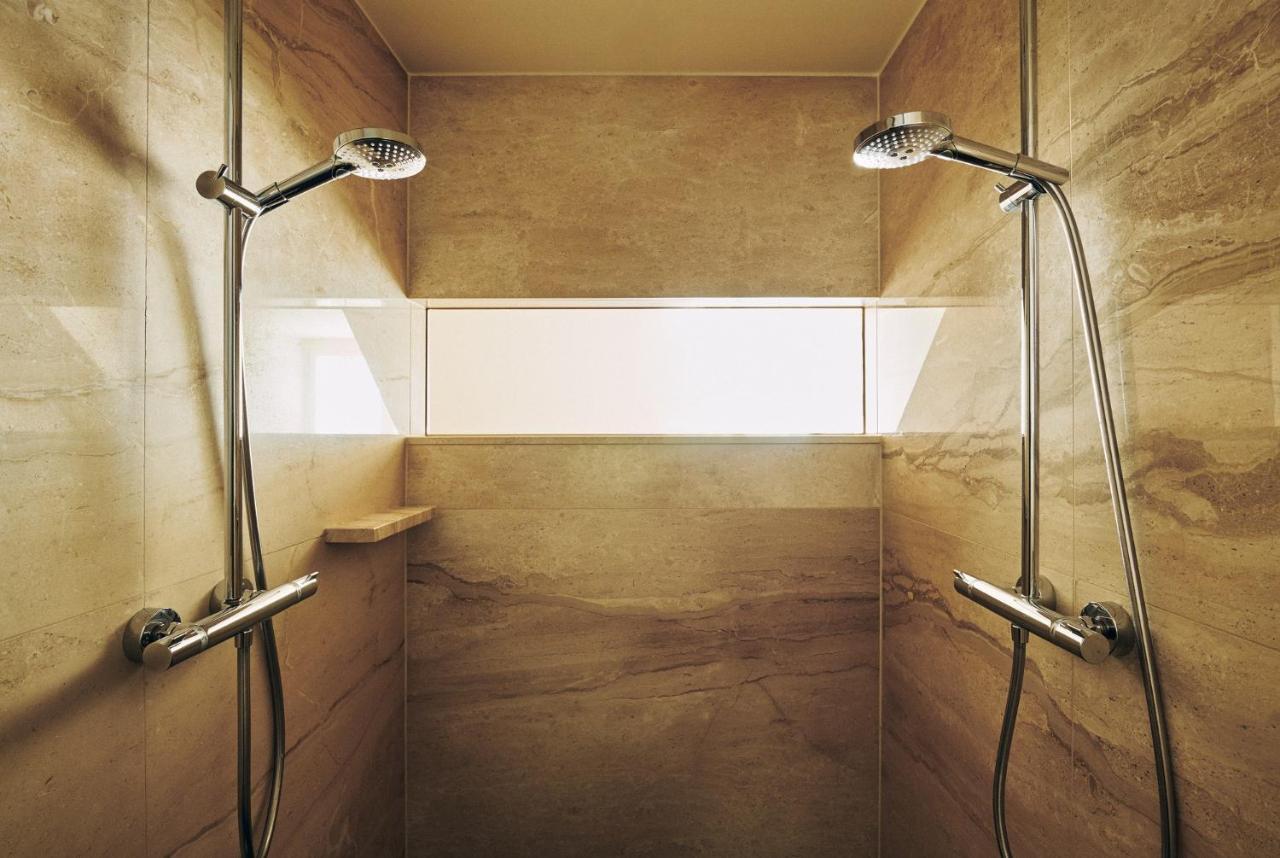 Prinsenhof Groningen Exterior photo A shower with two shower heads
