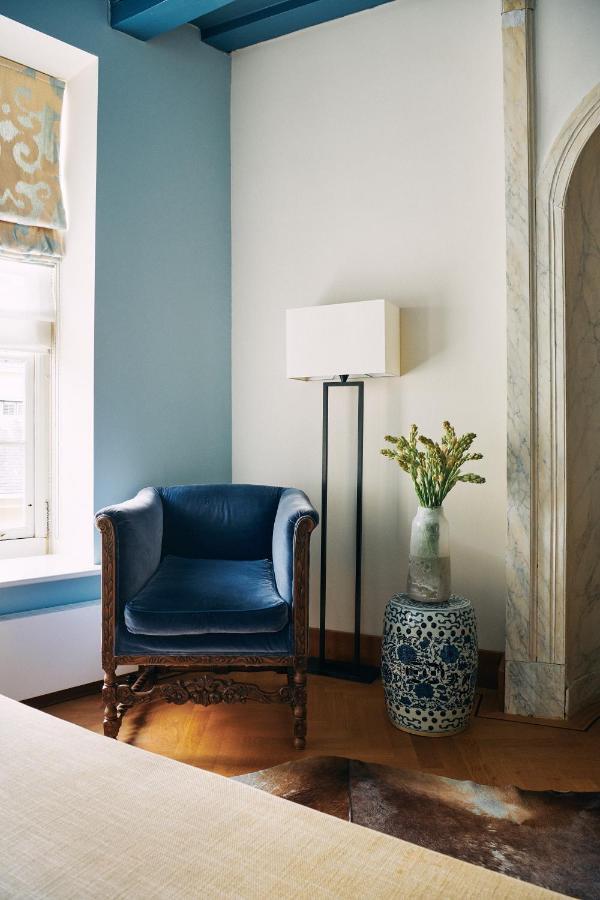 Prinsenhof Groningen Exterior photo A blue chair