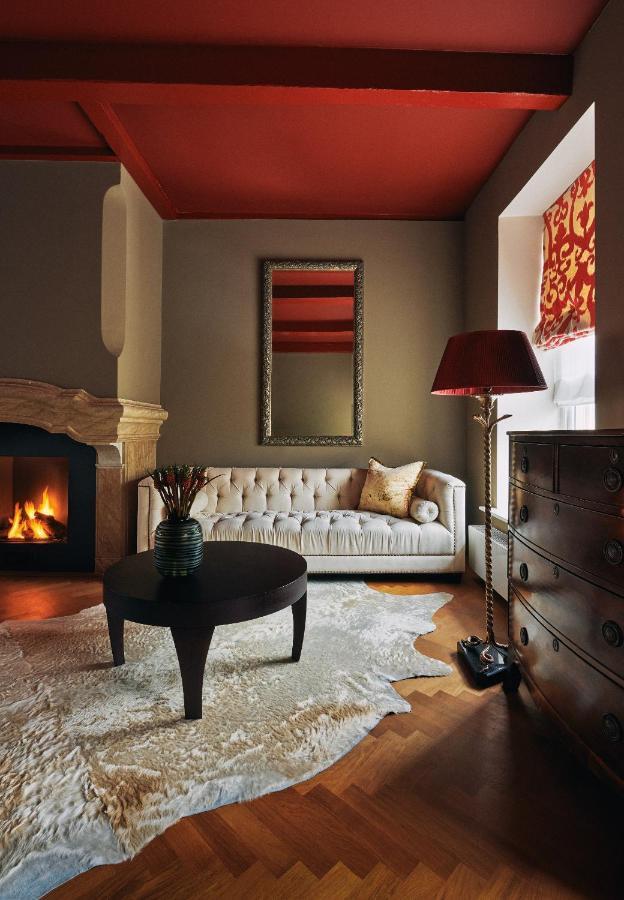 Prinsenhof Groningen Exterior photo A living room with a fireplace