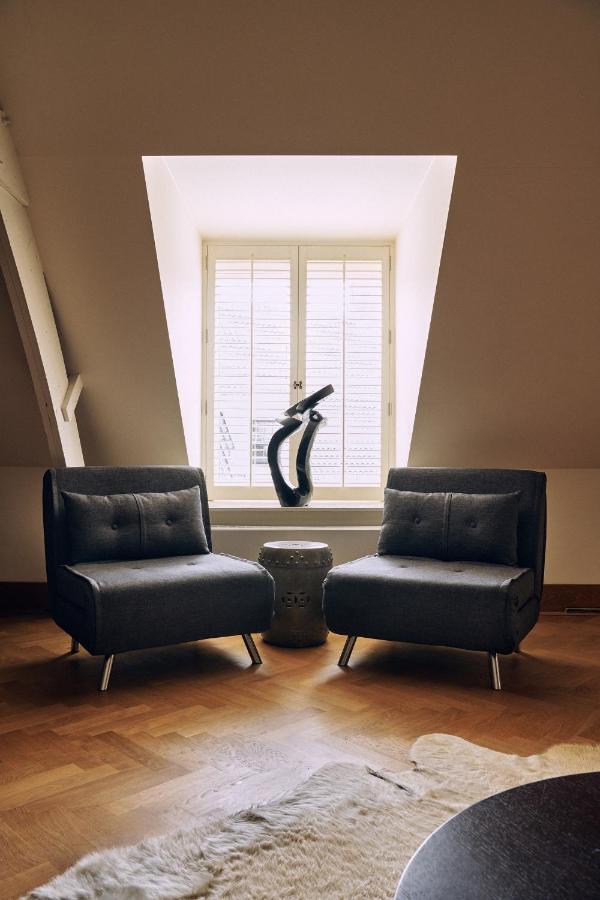 Prinsenhof Groningen Exterior photo A pair of leather armchairs